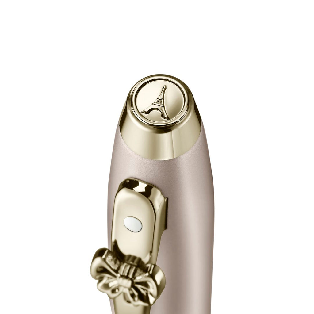 Sheaffer 100 Emily in Paris 9377 Champagne Gold Fountain Pen with Champagne Gold Trims and Bow-Shaped Clip Emblem cap close up