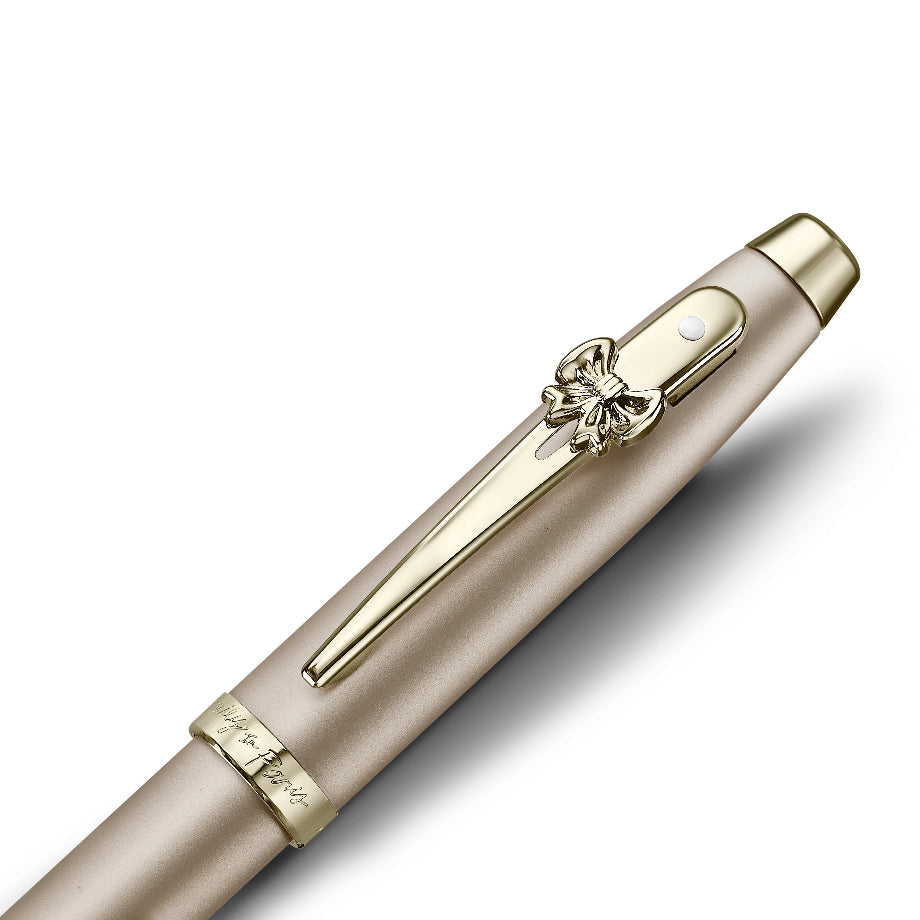Sheaffer 100 Emily in Paris 9377 Champagne Gold Fountain Pen with Champagne Gold Trims and Bow-Shaped Clip Emblem clip details