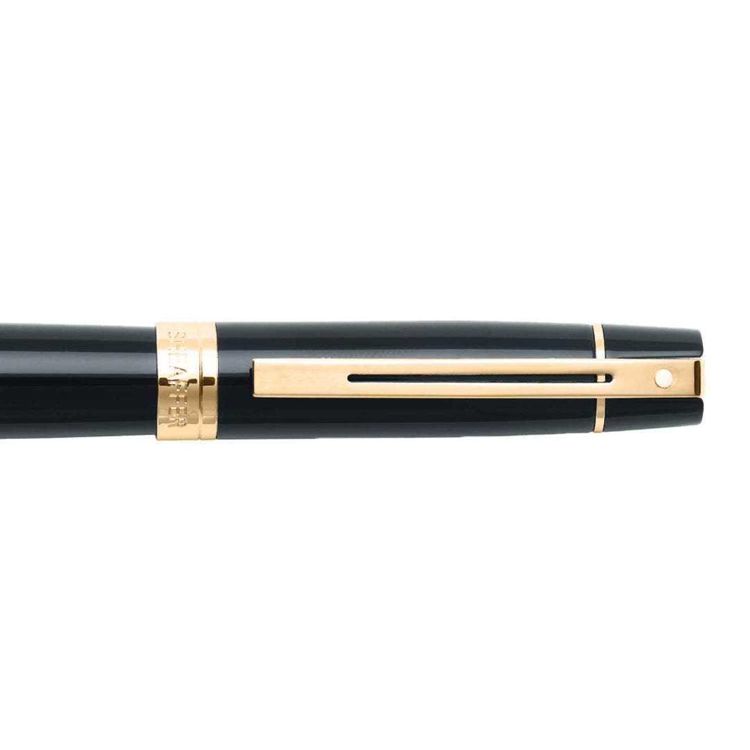 Sheaffer 300 Glossy Black Fountain Pen With Gold Trims clip details