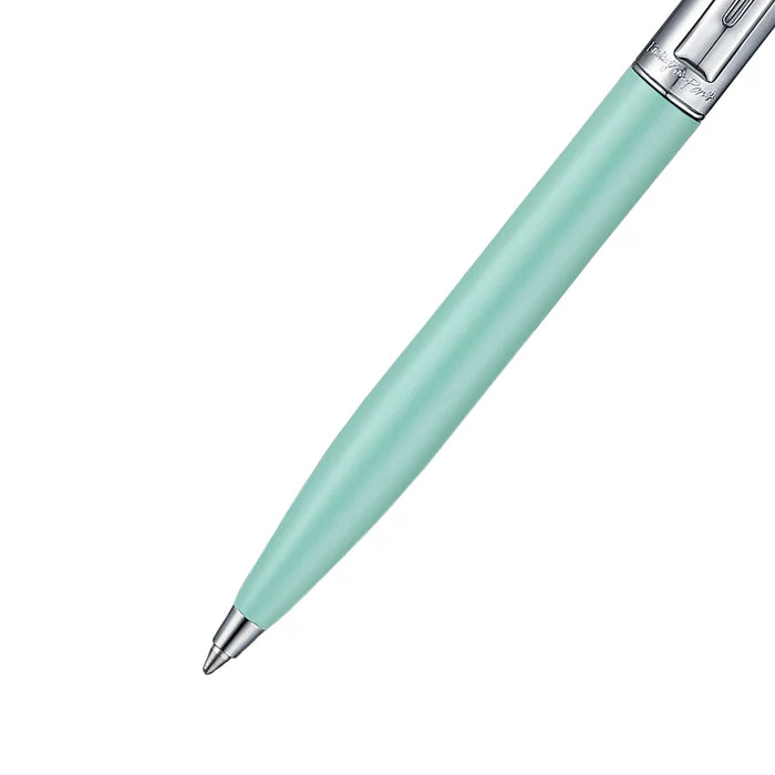 Sheaffer Sentinel Emily in Paris 321 Green Matte Finish Ballpoint Pen with Chrome-Plated Trims and Heart-Shaped Clip Emblem barrel and tip section